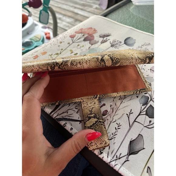 Faux Leather Brown Snakeskin Print Clutch/Wallet - Picture 10 of 10